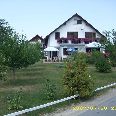 Guest House Adrijana Seliste Dreznicko Exteriör bild