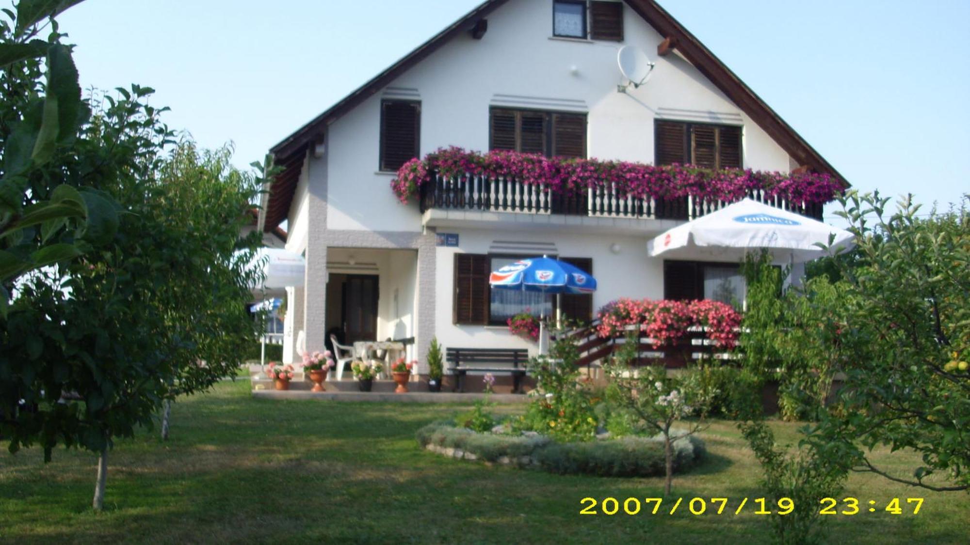 Guest House Adrijana Seliste Dreznicko Exteriör bild