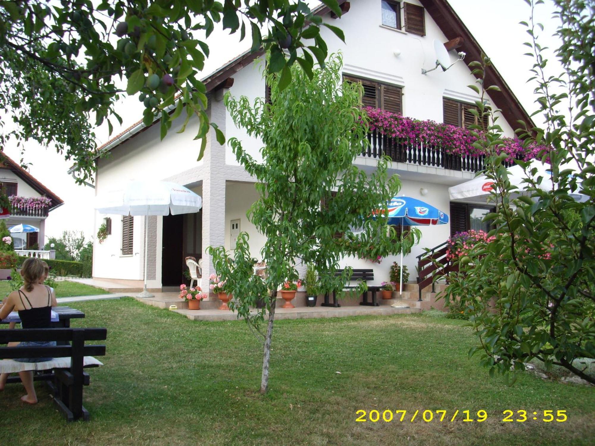Guest House Adrijana Seliste Dreznicko Exteriör bild