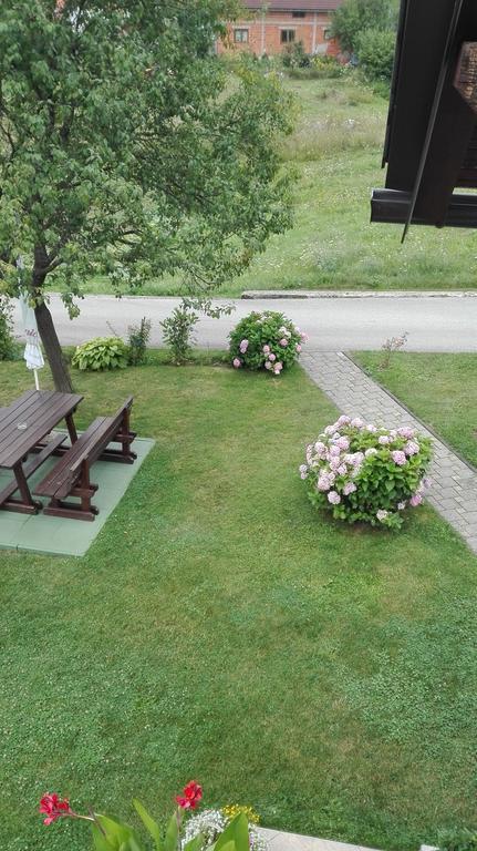 Guest House Adrijana Seliste Dreznicko Exteriör bild