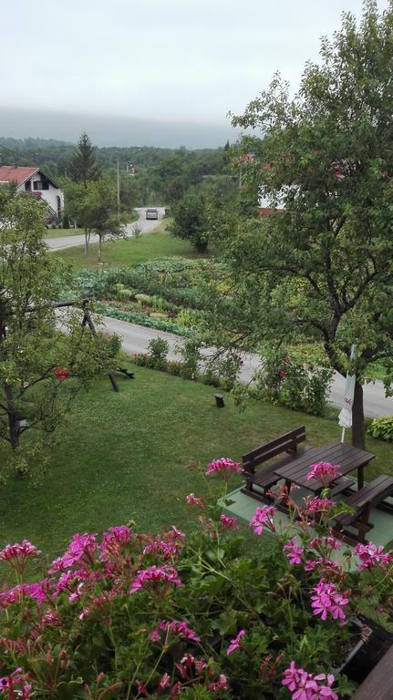 Guest House Adrijana Seliste Dreznicko Exteriör bild