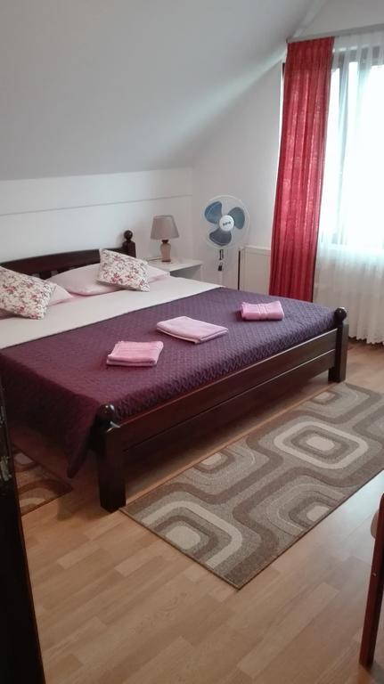 Guest House Adrijana Seliste Dreznicko Exteriör bild