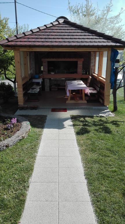 Guest House Adrijana Seliste Dreznicko Exteriör bild