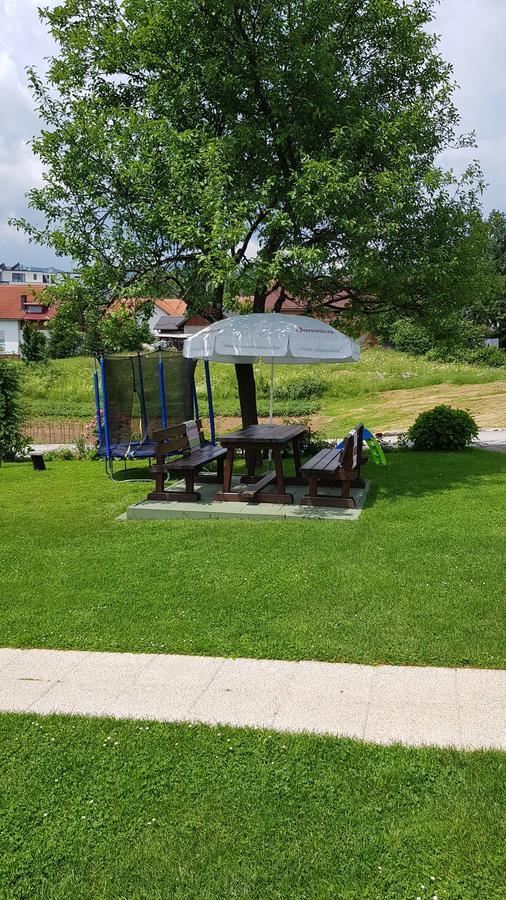 Guest House Adrijana Seliste Dreznicko Exteriör bild